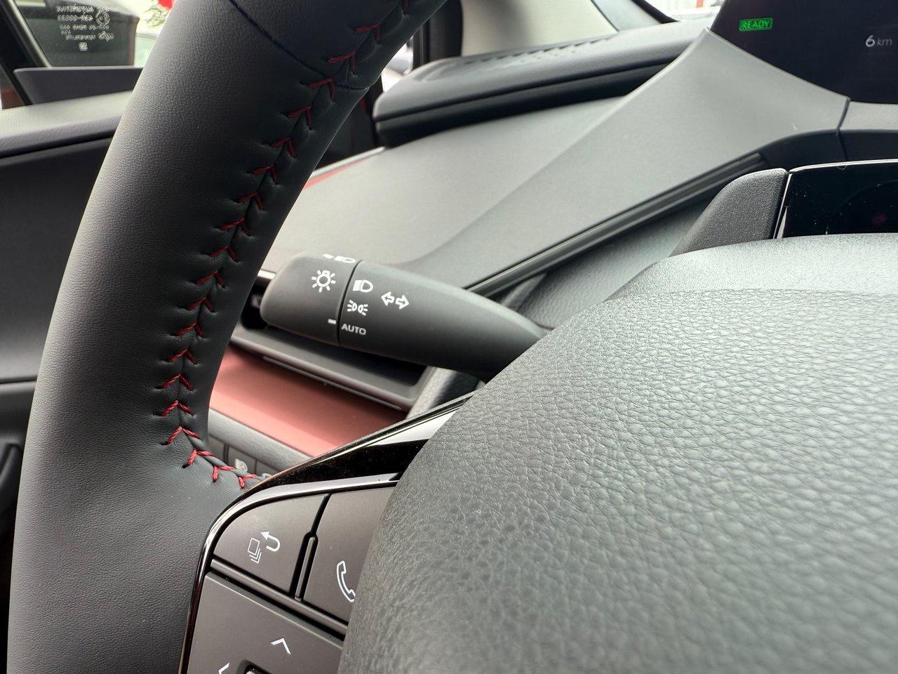 2025 Toyota Prius Plug-In Hybrid SE Photo