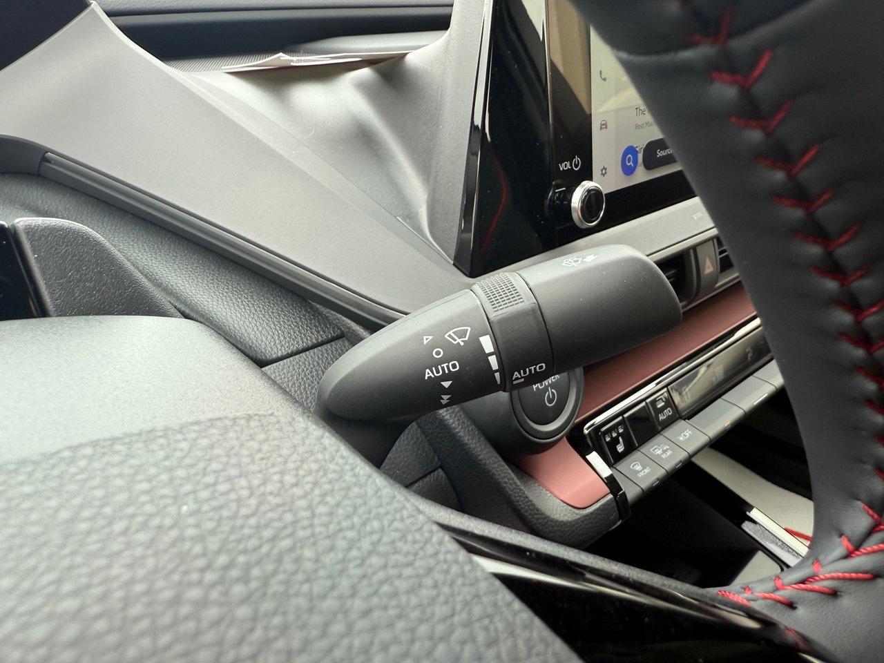 2025 Toyota Prius Plug-In Hybrid SE Photo