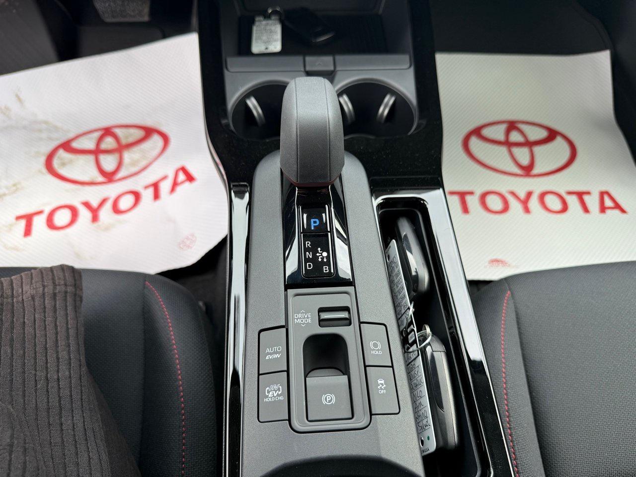 2025 Toyota Prius Plug-In Hybrid SE Photo