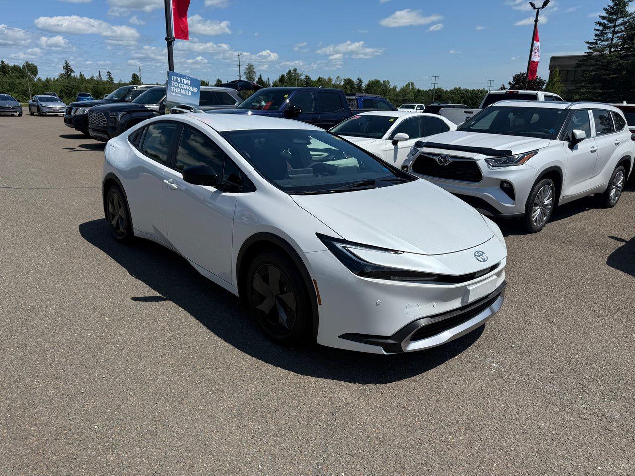 2025 Toyota Prius Plug-In Hybrid SE Photo2