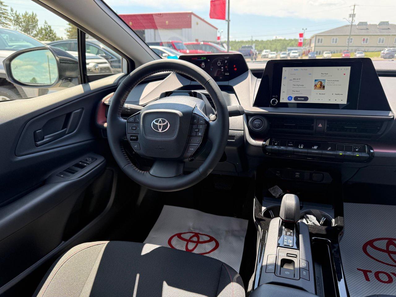 2025 Toyota Prius Plug-In Hybrid SE Photo