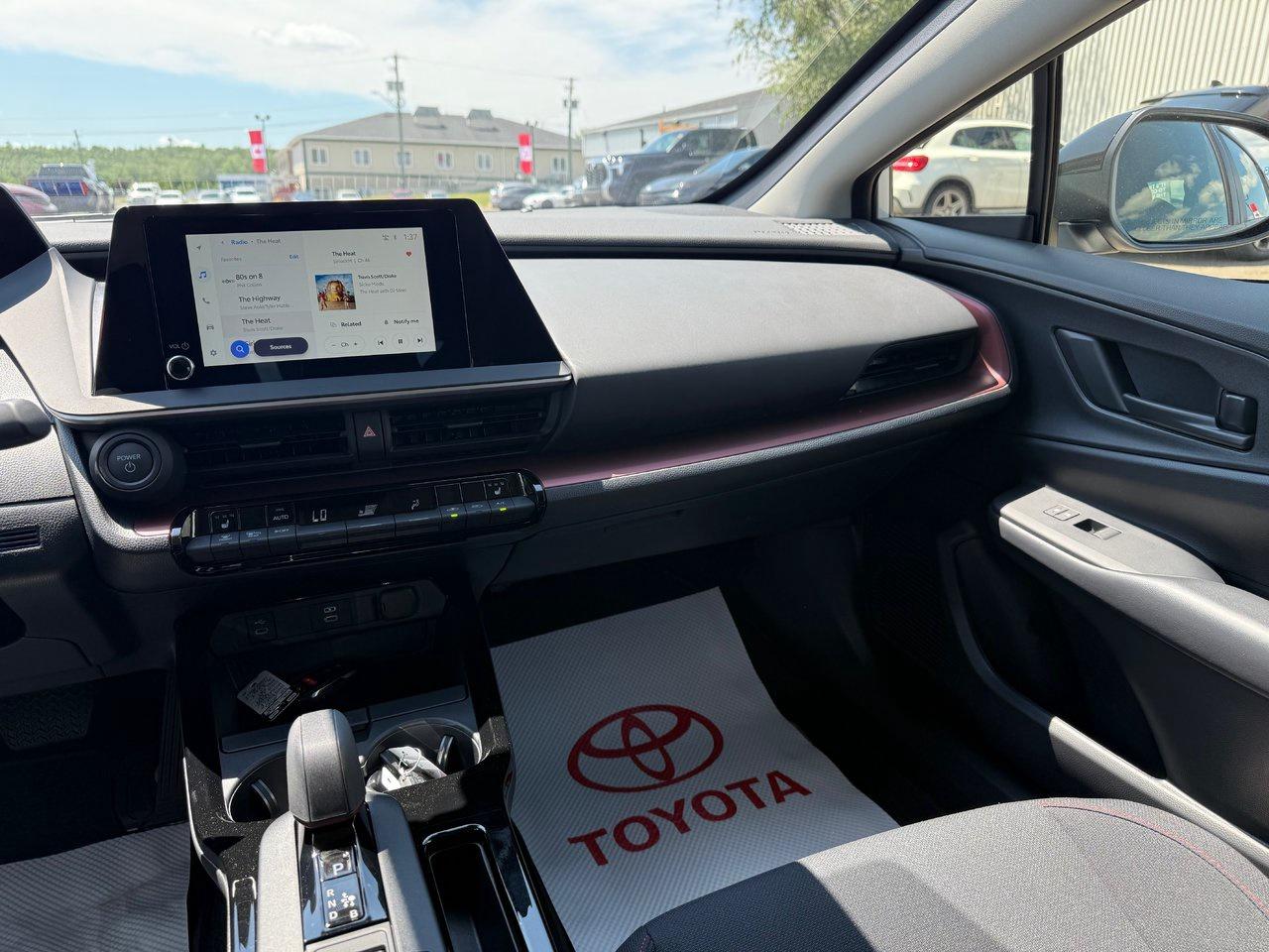 2025 Toyota Prius Plug-In Hybrid SE Photo