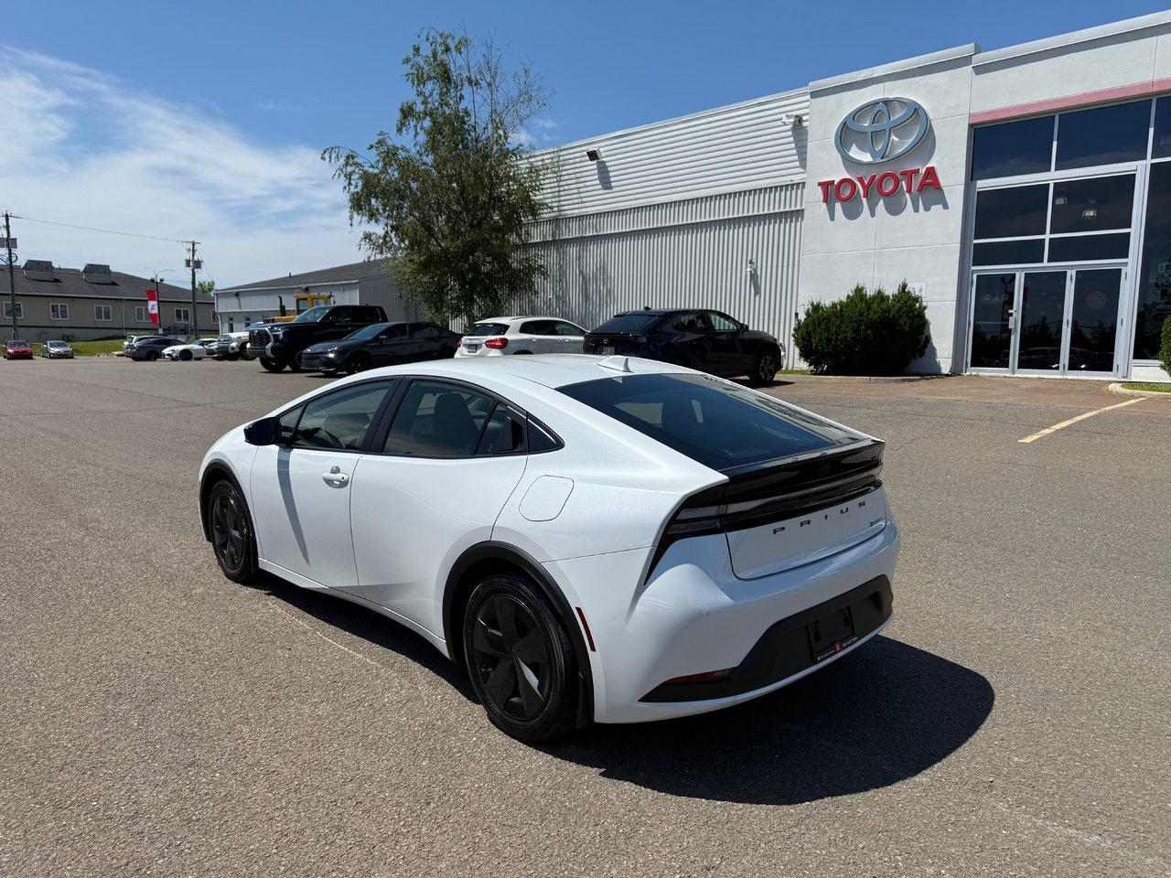 2025 Toyota Prius Plug-In Hybrid SE Photo