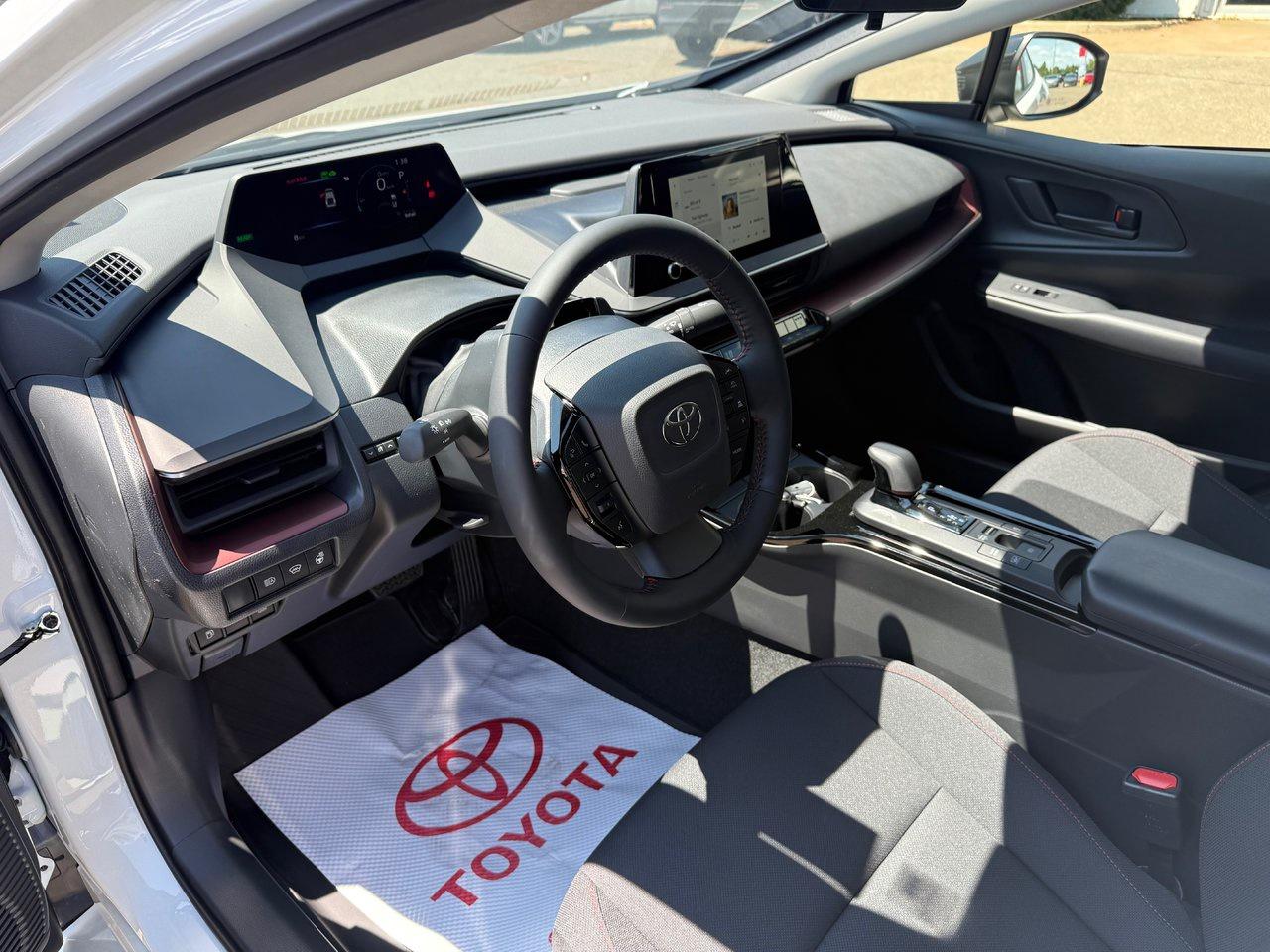 2025 Toyota Prius Plug-In Hybrid SE Photo