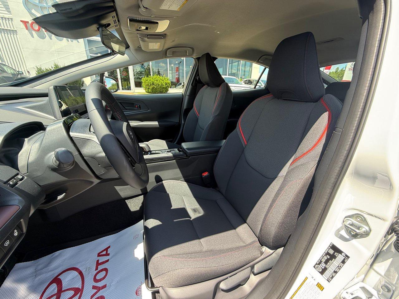 2025 Toyota Prius Plug-In Hybrid SE Photo