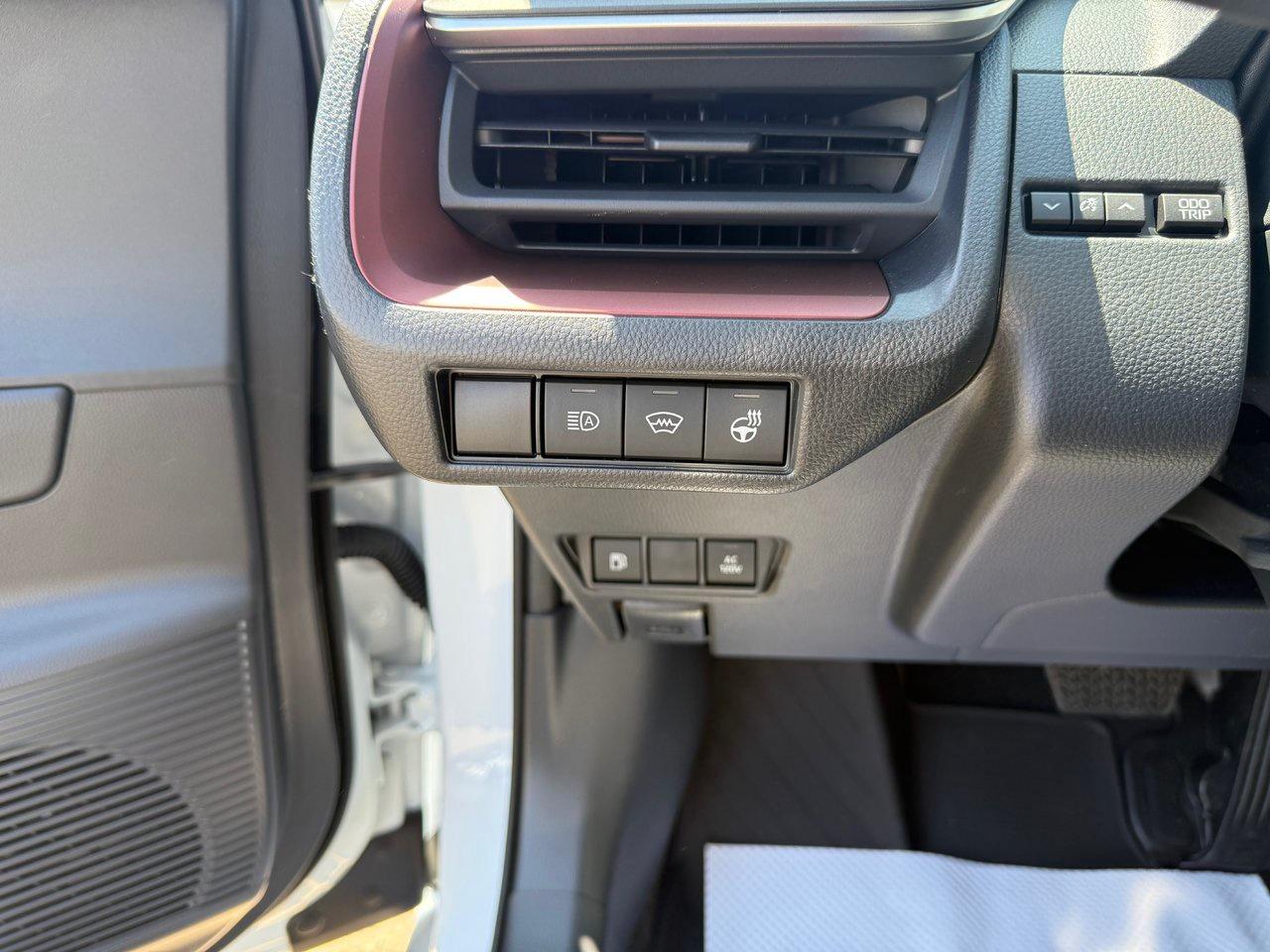2025 Toyota Prius Plug-In Hybrid SE Photo