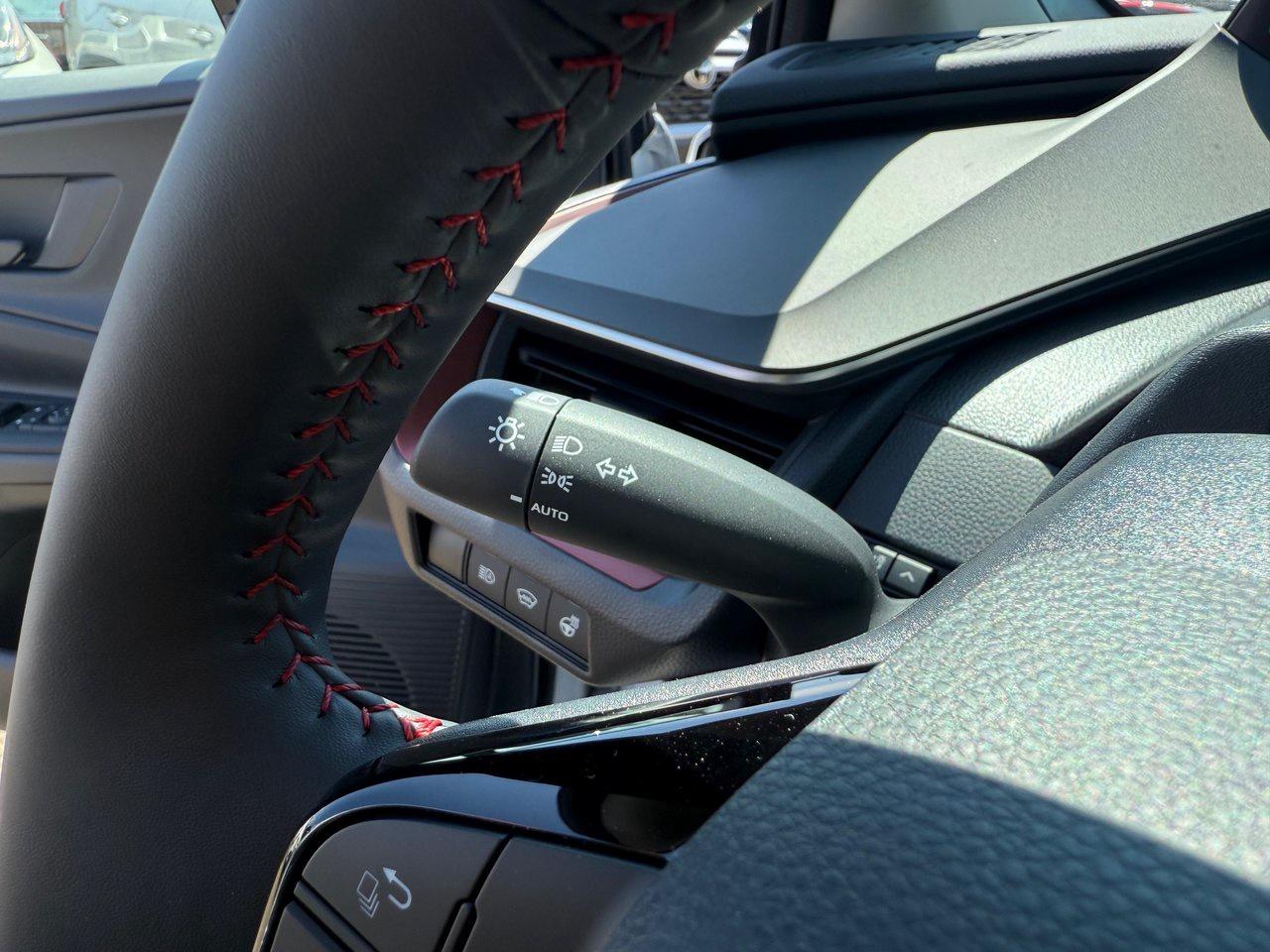 2025 Toyota Prius Plug-In Hybrid SE Photo