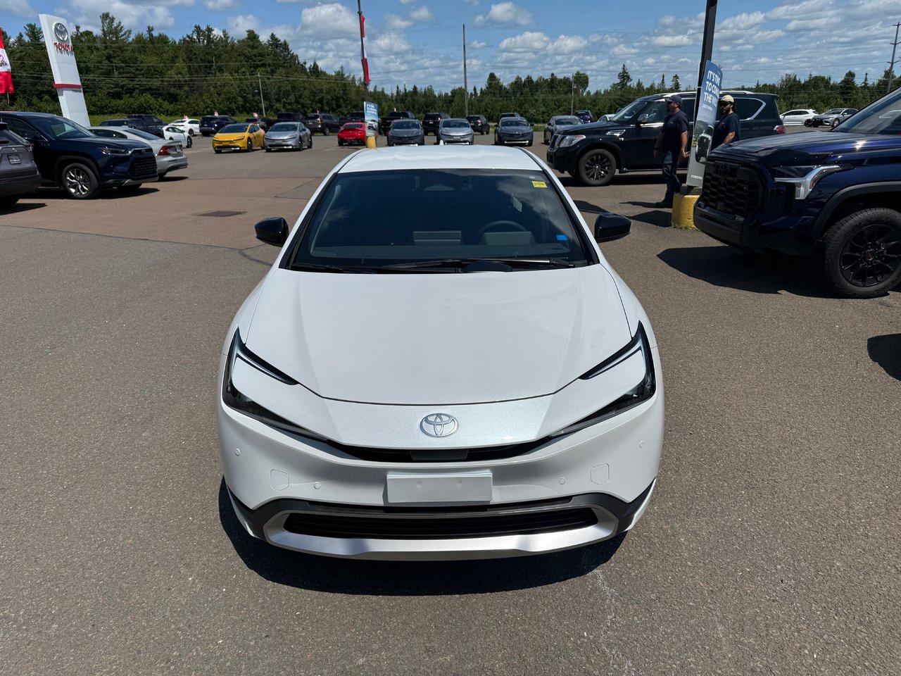 2025 Toyota Prius Plug-In Hybrid SE Photo1