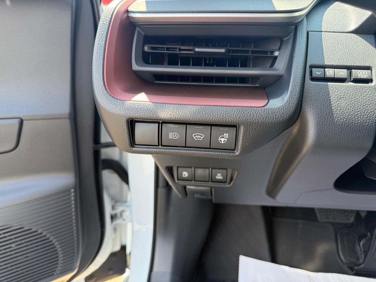 2025 Toyota Prius Plug-In Hybrid SE Photo
