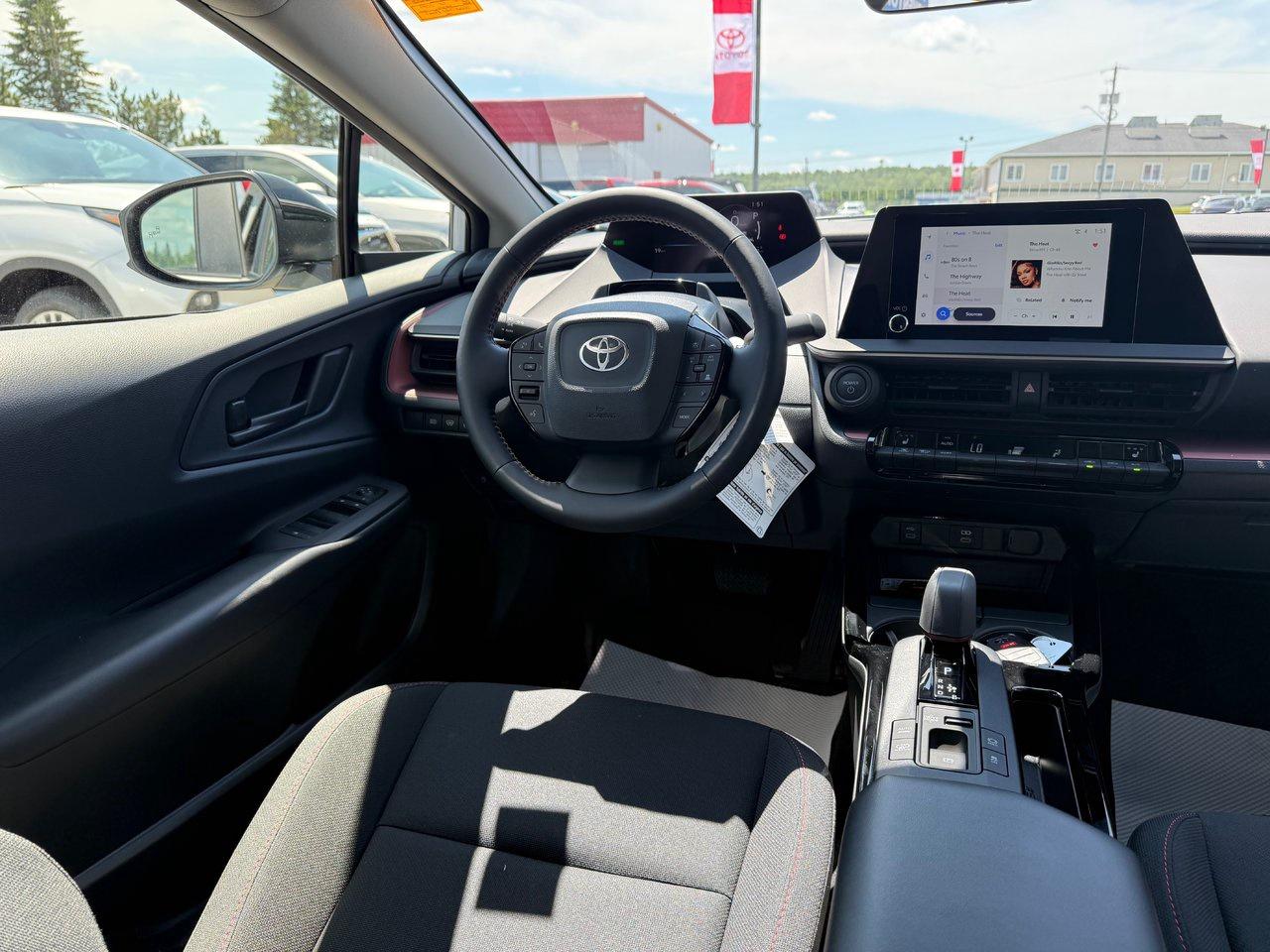 2025 Toyota Prius Plug-In Hybrid SE Photo