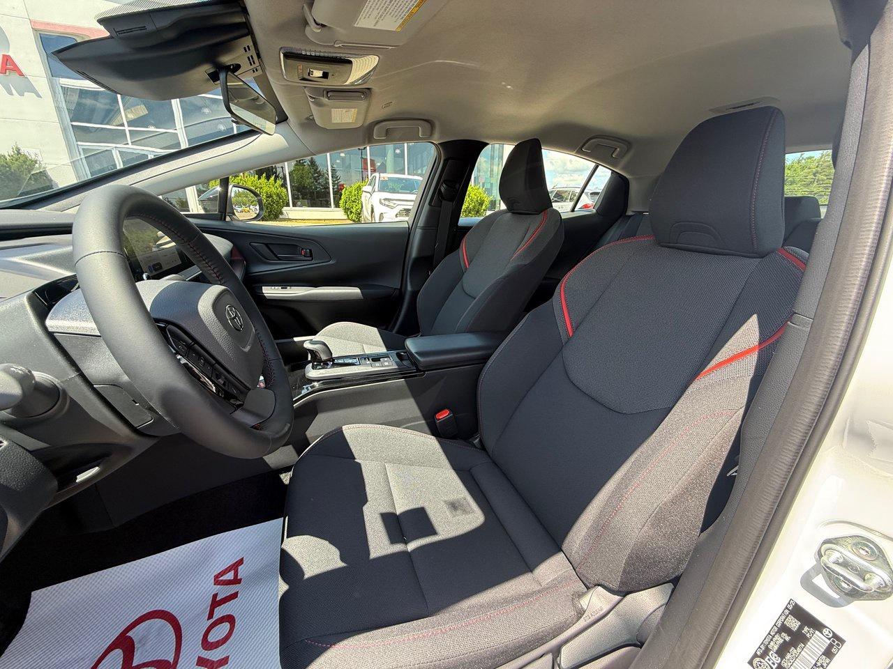 2025 Toyota Prius Plug-In Hybrid SE Photo