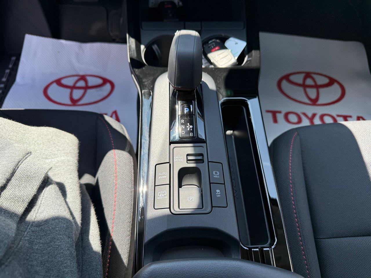 2025 Toyota Prius Plug-In Hybrid SE Photo