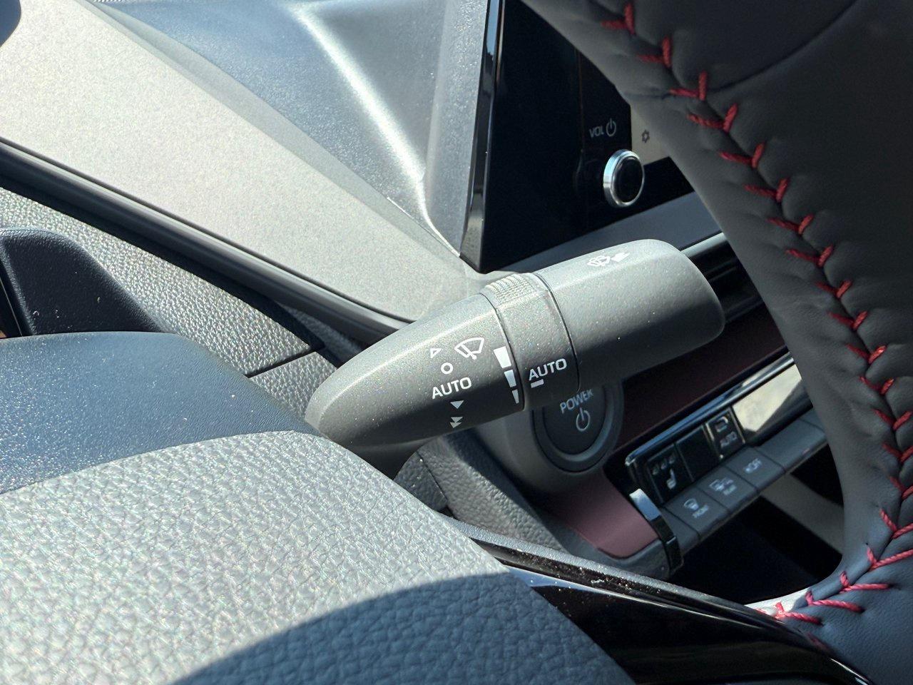 2025 Toyota Prius Plug-In Hybrid SE Photo