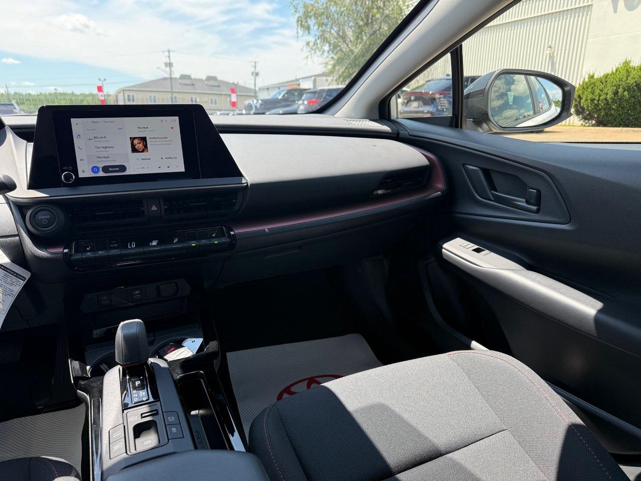 2025 Toyota Prius Plug-In Hybrid SE Photo