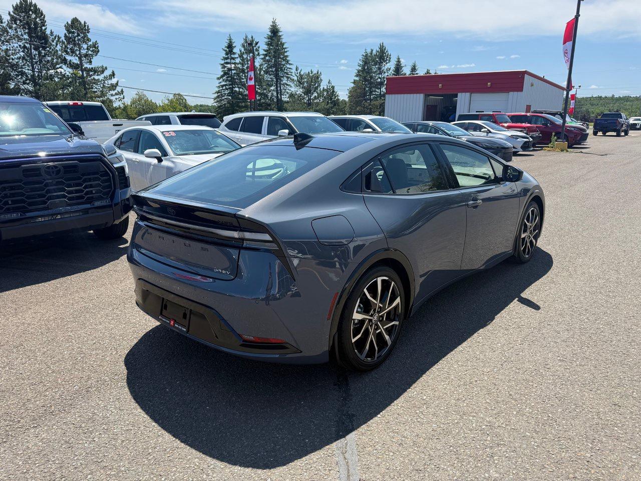 2025 Toyota Prius Plug-In Hybrid XSE Photo4