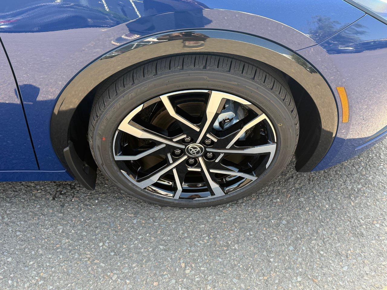 2025 Toyota Prius Plug-In Hybrid XSE Photo3