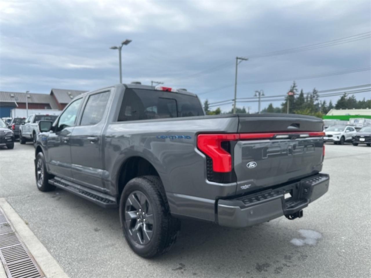 2025 Ford F-150 Lightning Lariat Photo5