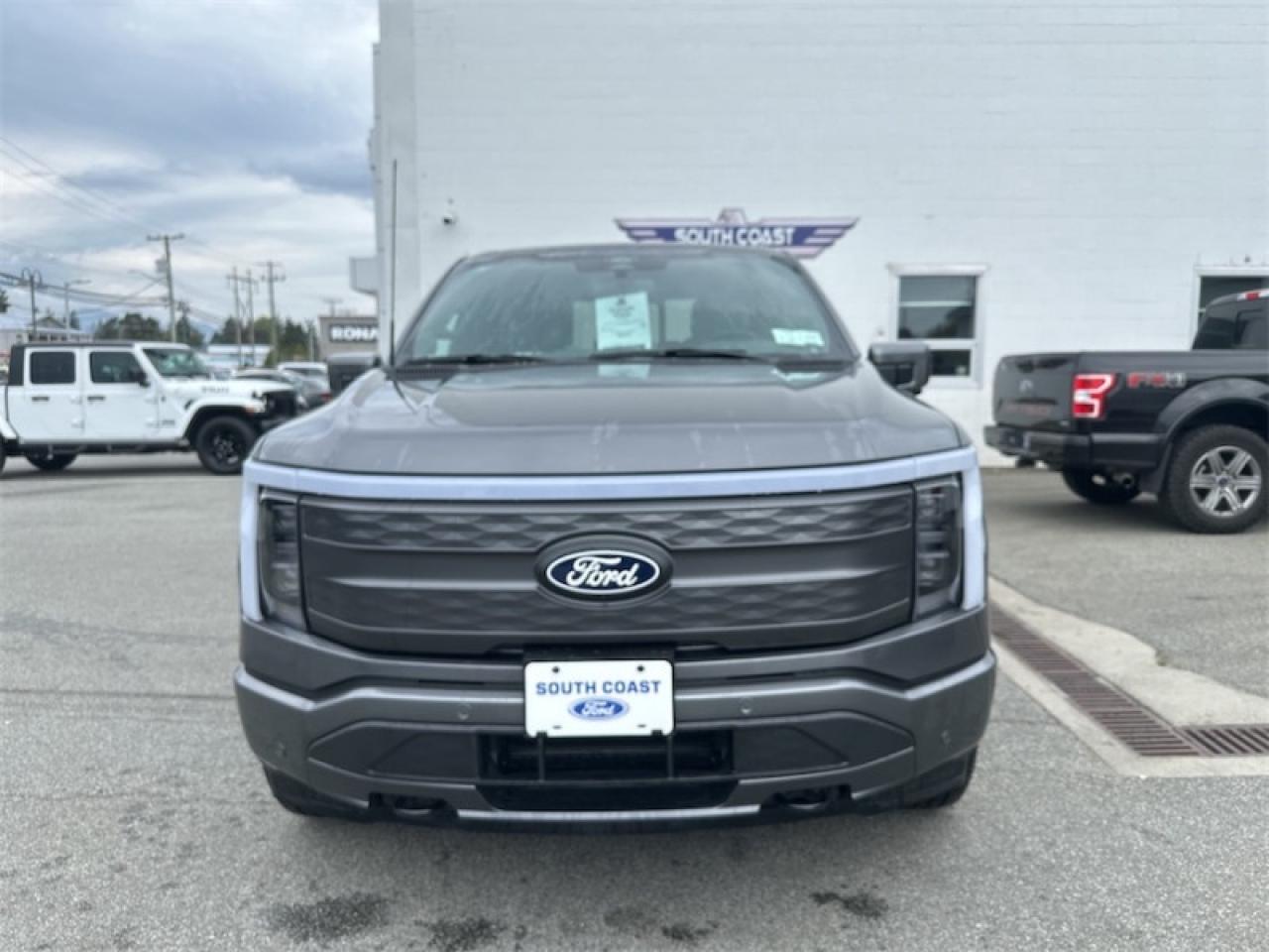 2025 Ford F-150 Lightning Lariat Photo5