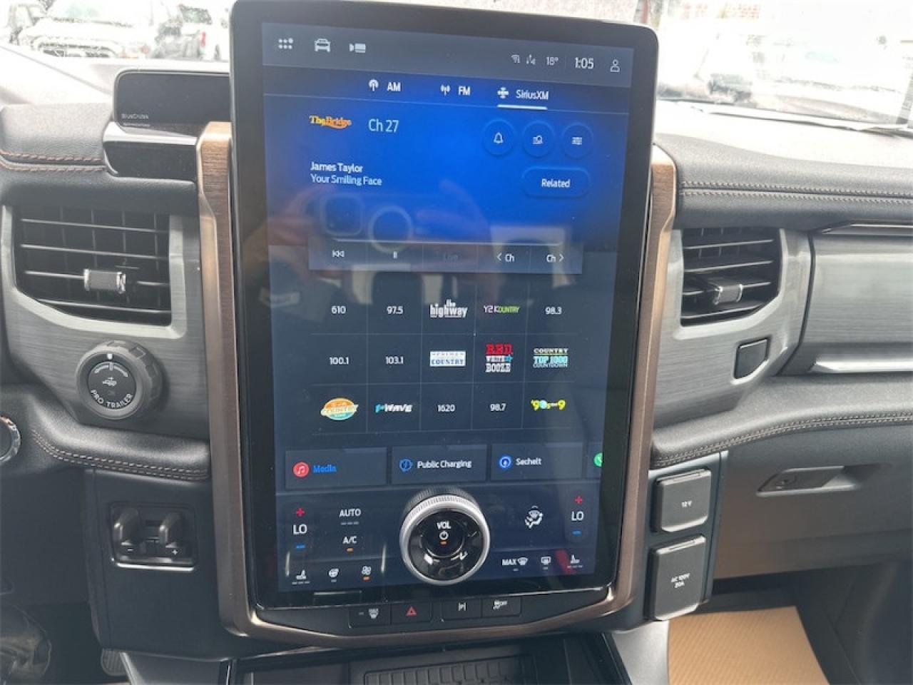 2025 Ford F-150 Lightning Lariat Photo5