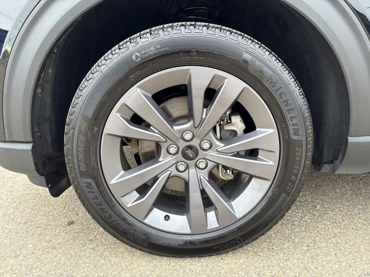 2025 Ford Explorer Active Photo2