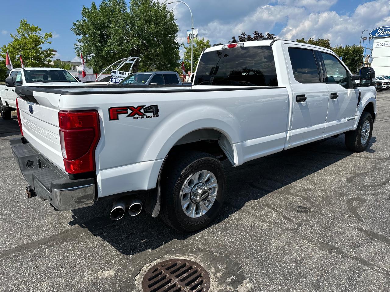 2021 Ford F-350 Super Duty SRW XLT Photo4