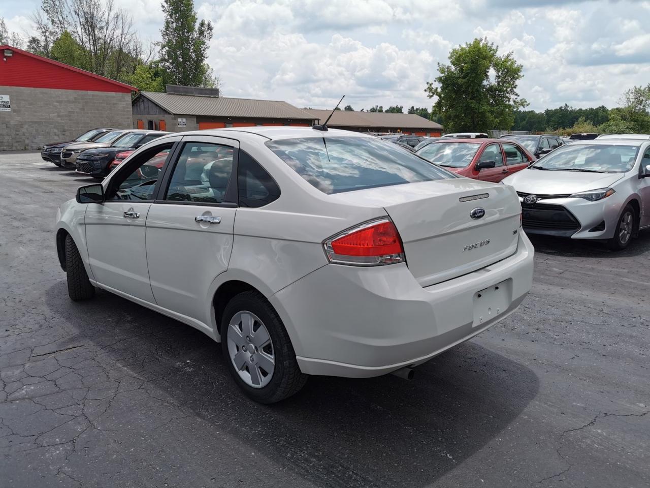 2011 Ford Focus SE - Photo #3