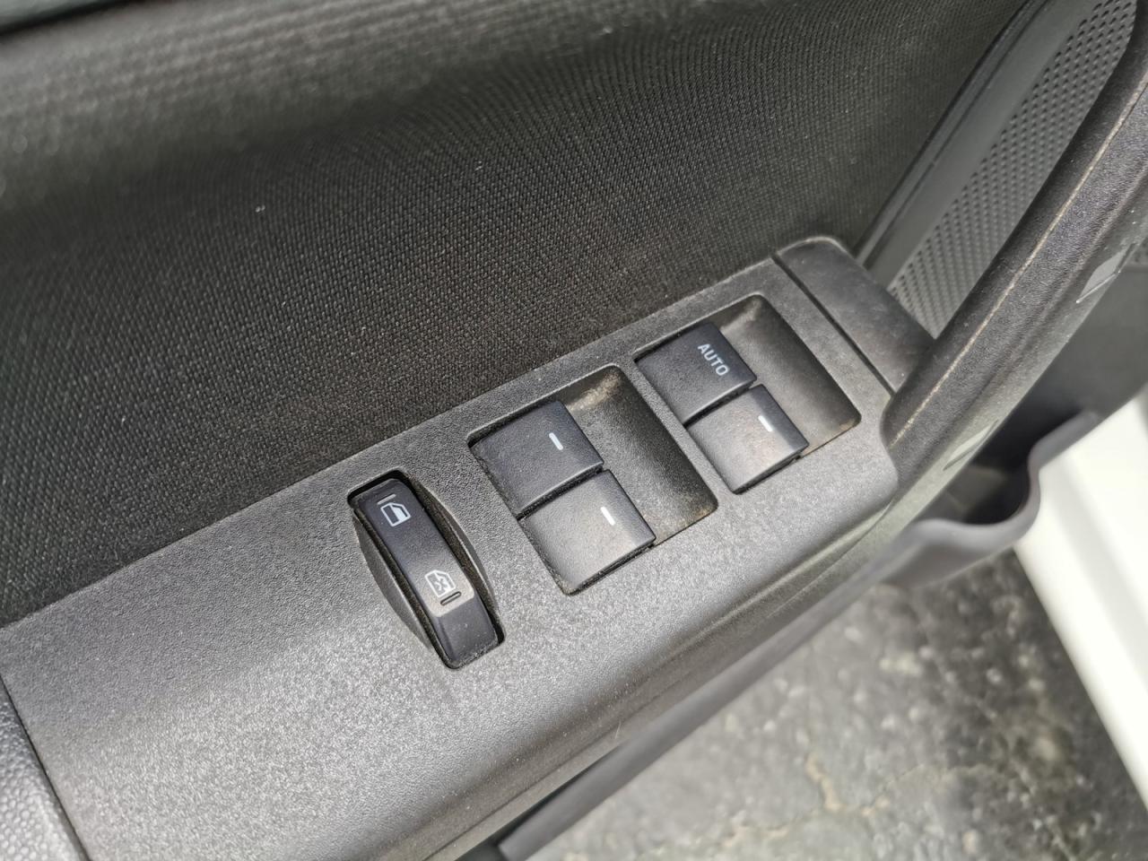 2011 Ford Focus SE - Photo #10