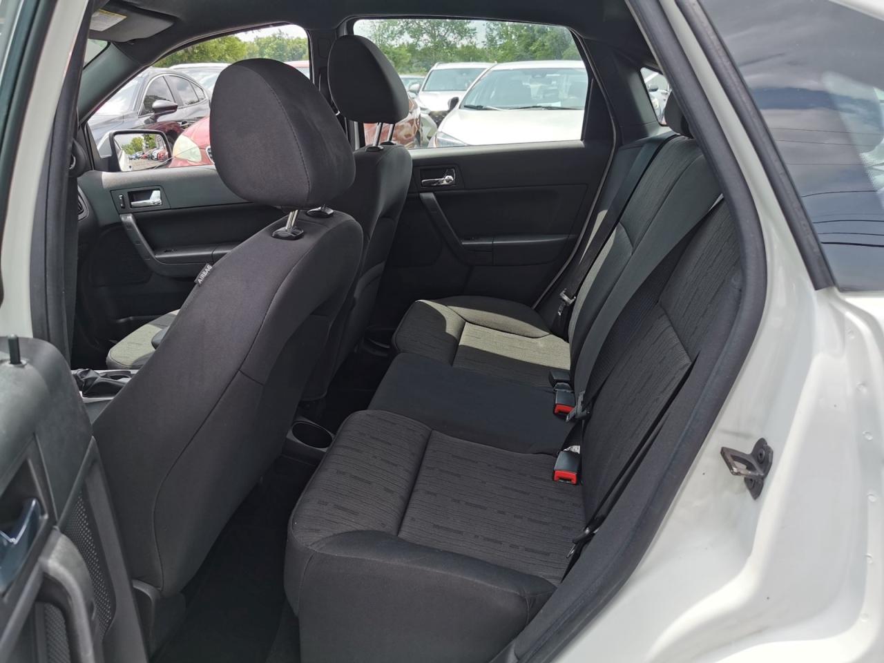 2011 Ford Focus SE - Photo #13