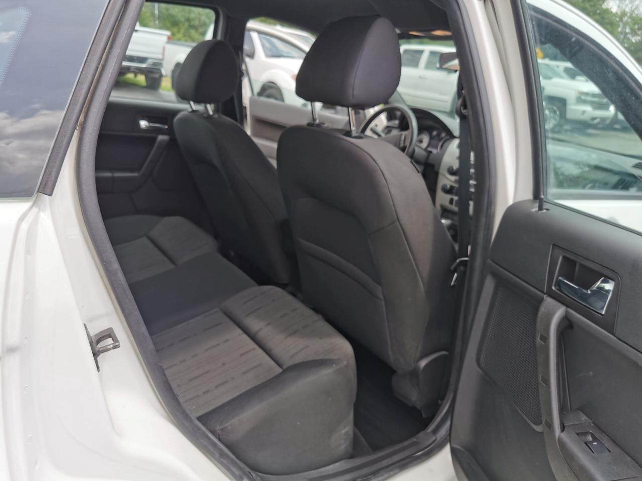 2011 Ford Focus SE - Photo #15
