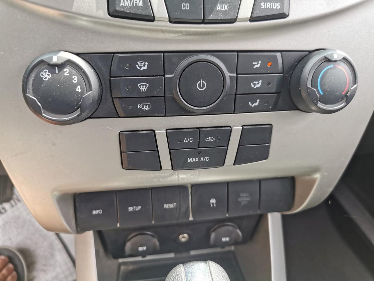2011 Ford Focus SE - Photo #22