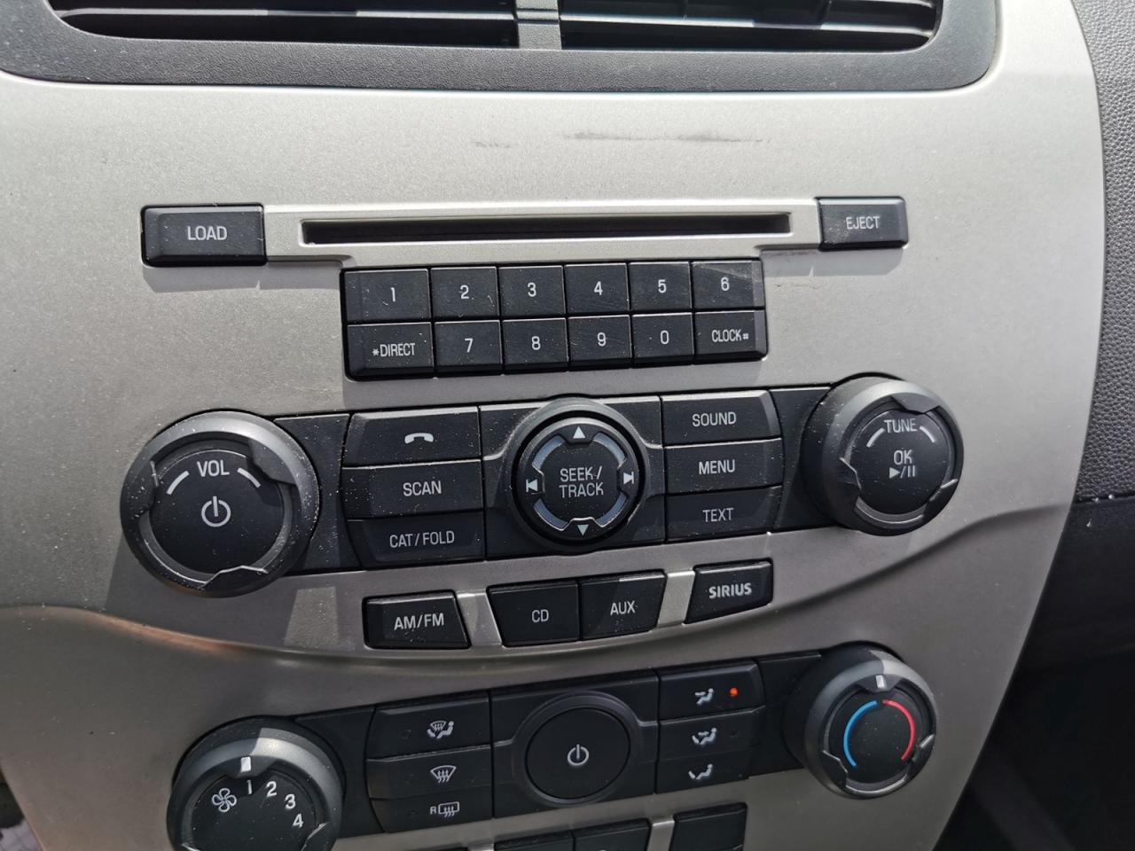 2011 Ford Focus SE - Photo #21