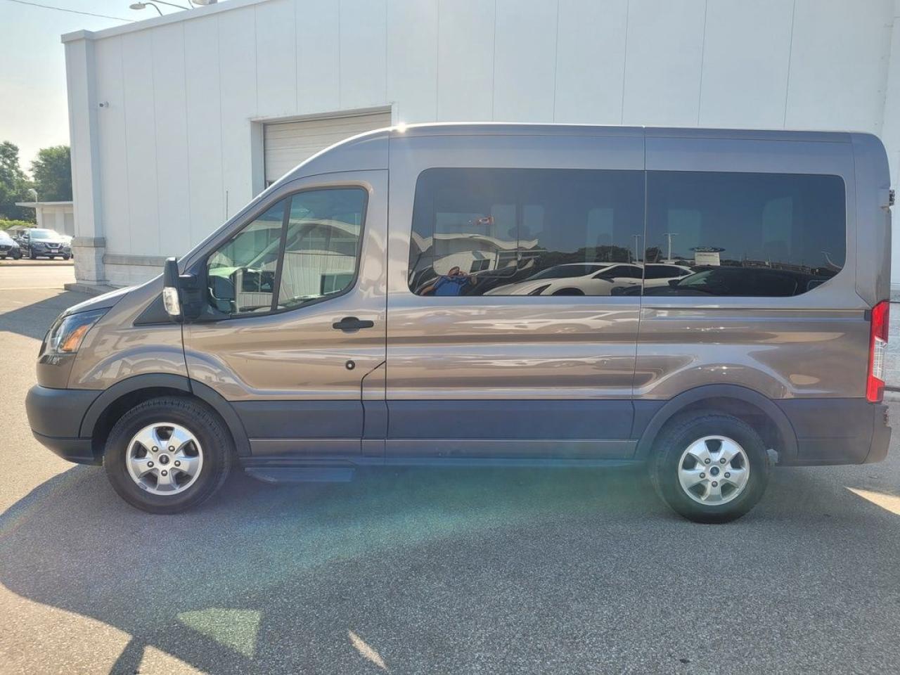 2018 Ford Transit T-150 XL Photo2