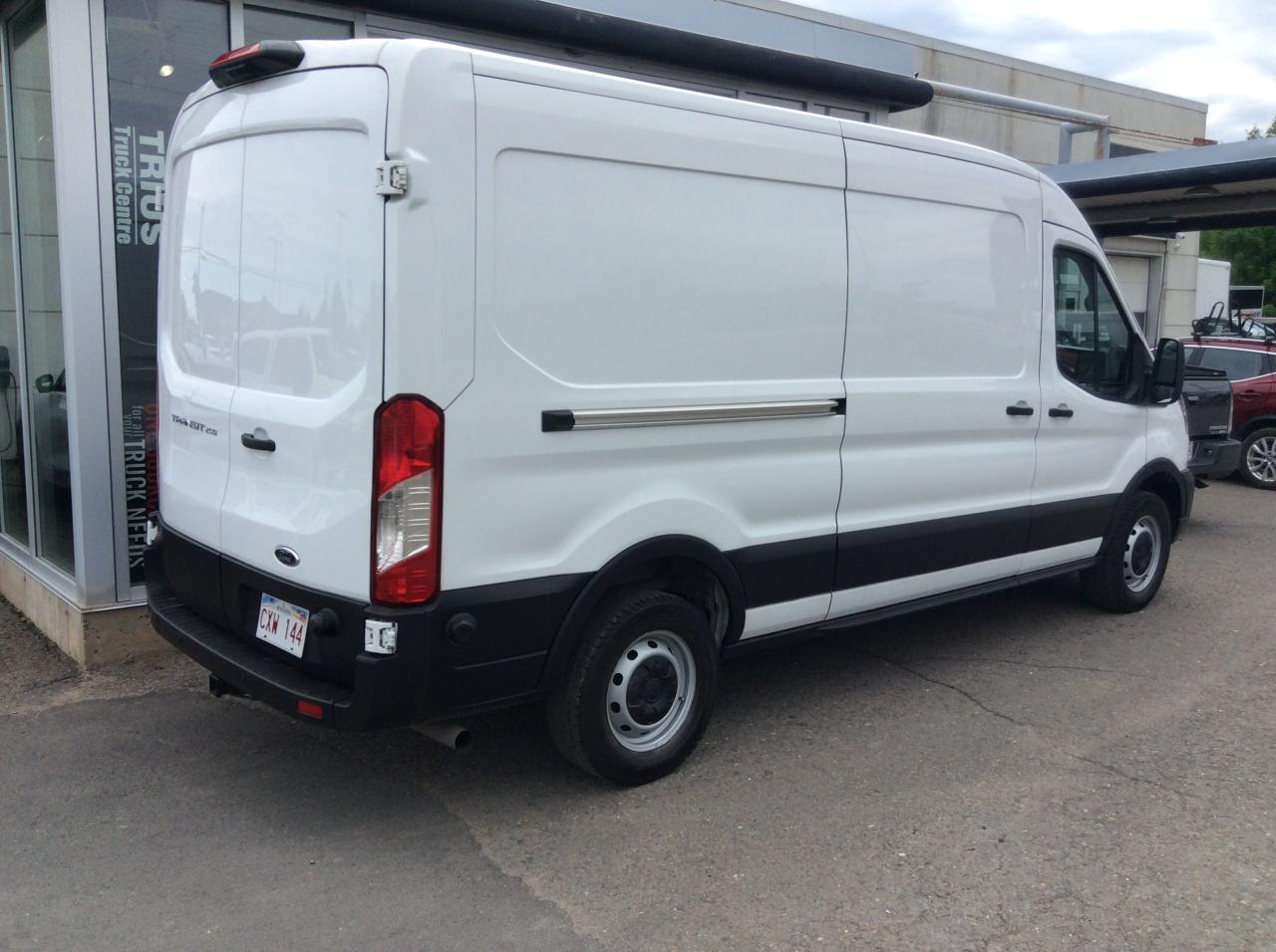 2025 Ford Transit Cargo Van Medium  roof Photo4