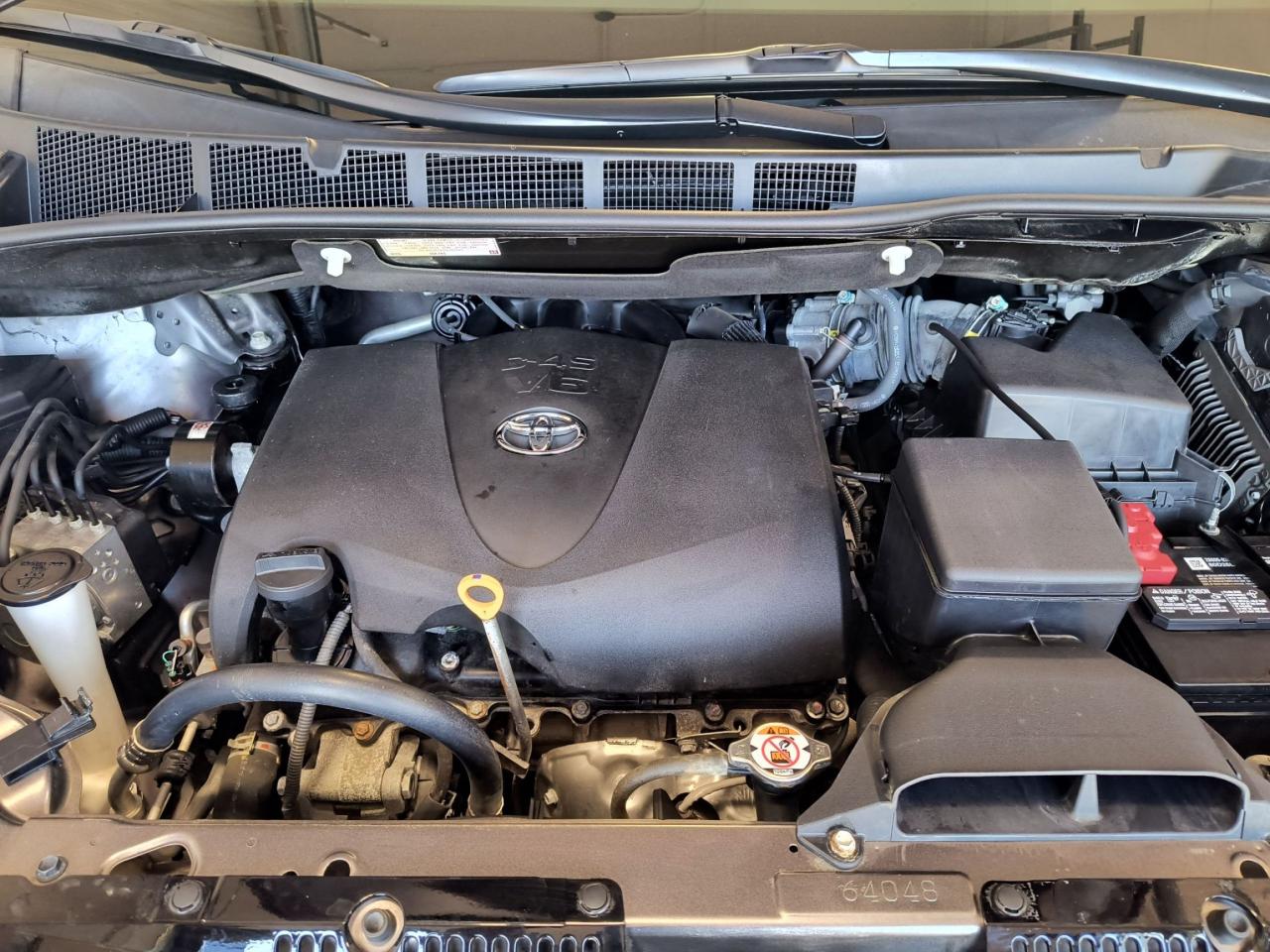 2020 Toyota Sienna SE Photo3