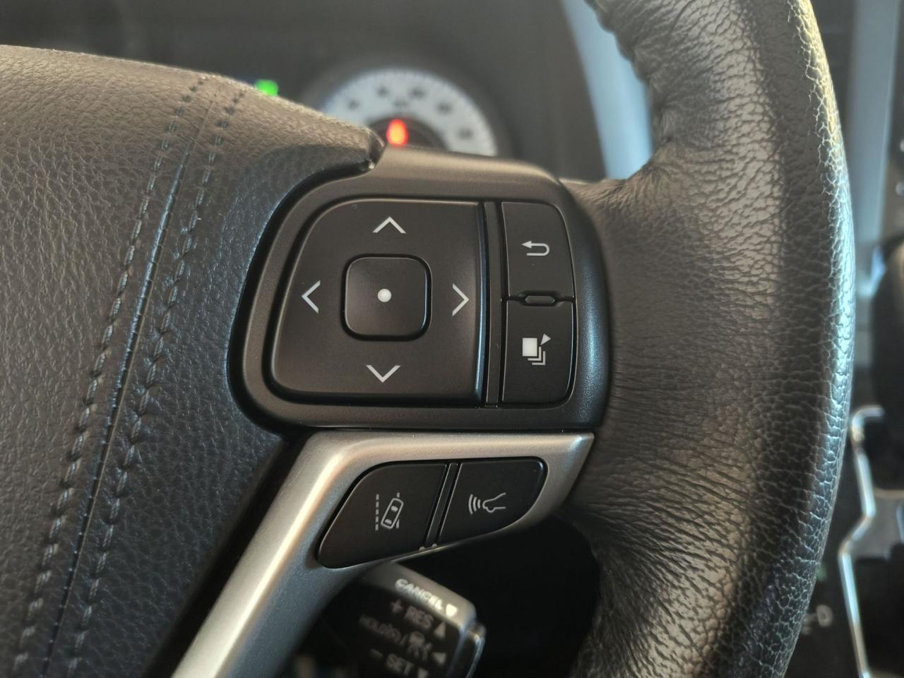 2020 Toyota Sienna SE Photo