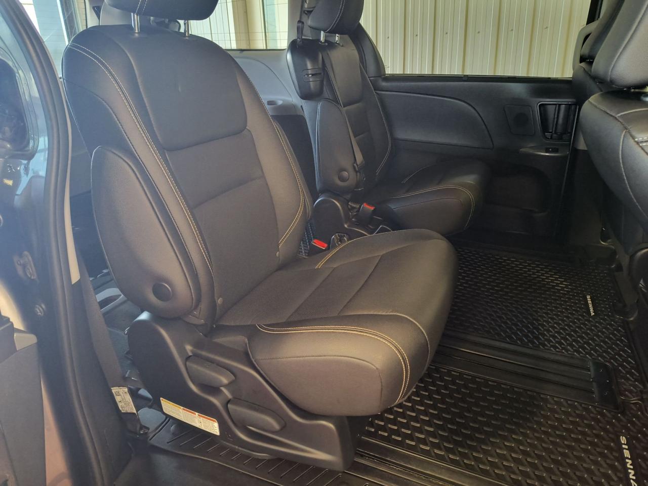 2020 Toyota Sienna SE Photo