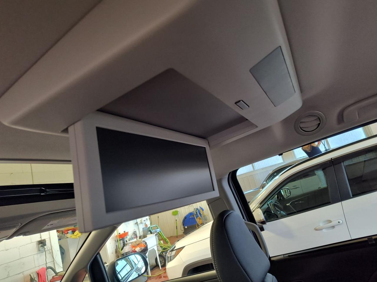 2020 Toyota Sienna SE Photo