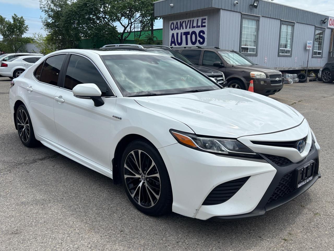 2018 Toyota Camry Hybrid SE Auto Photo