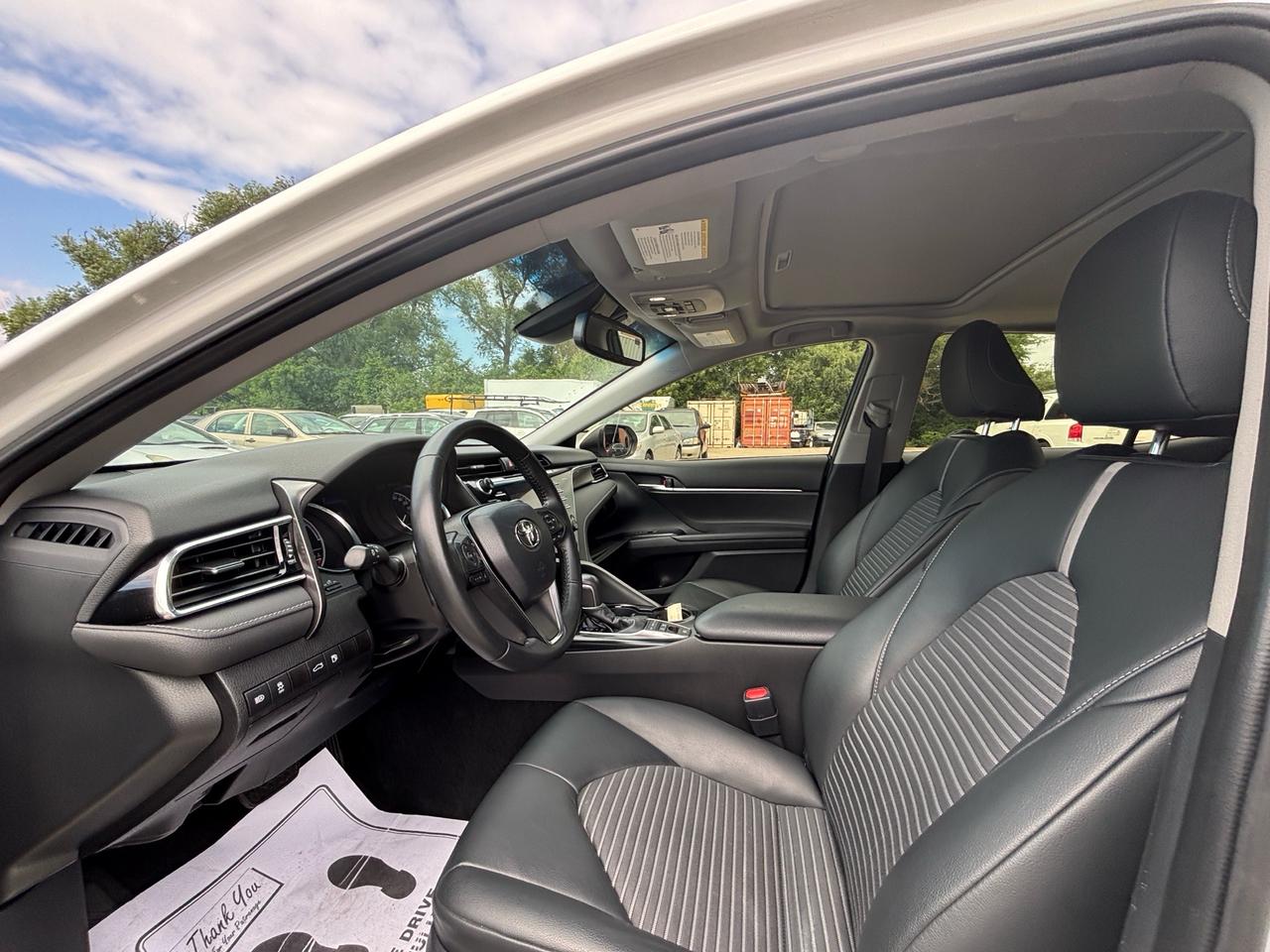 2018 Toyota Camry Hybrid SE Auto Photo