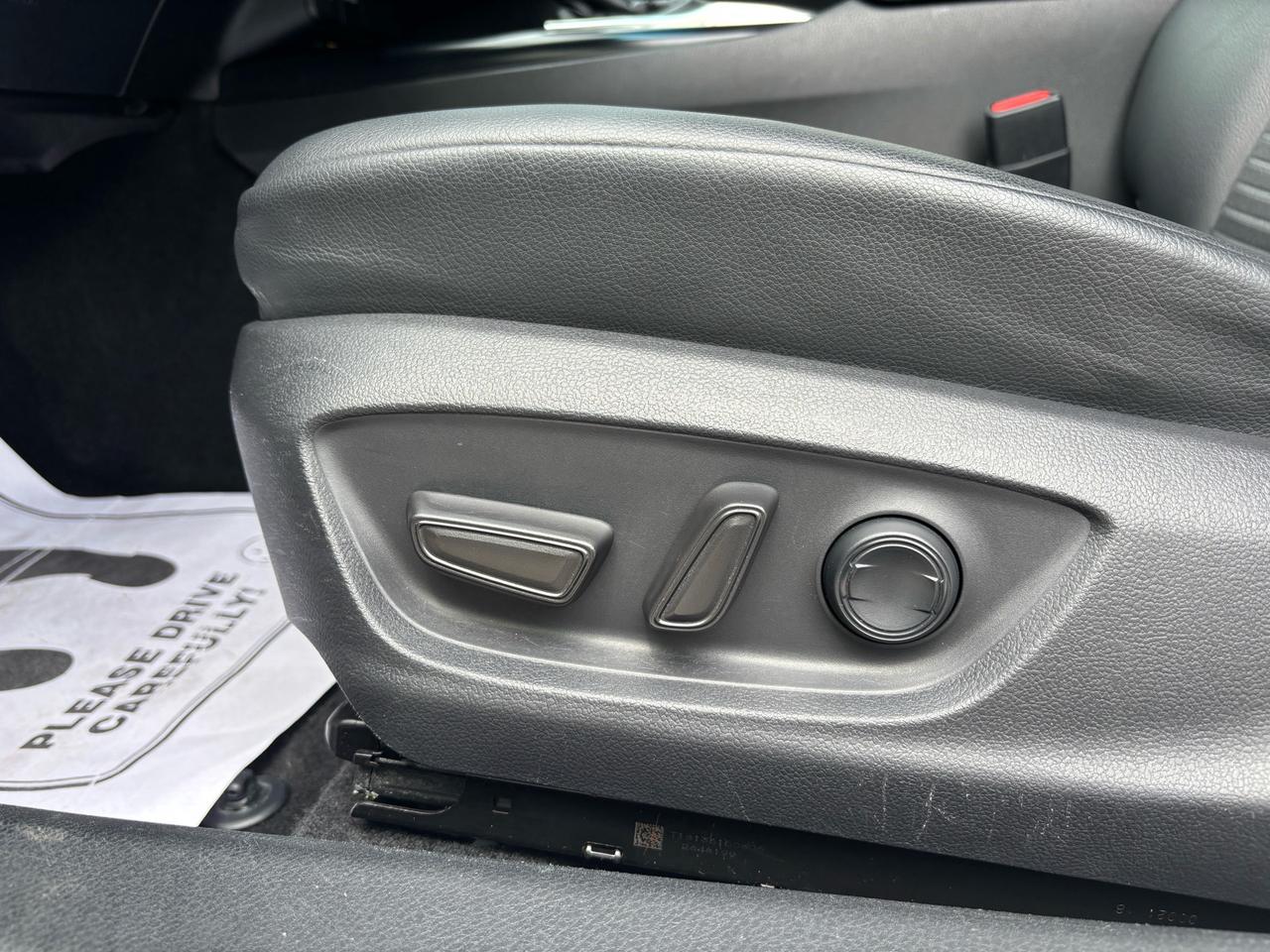 2018 Toyota Camry Hybrid SE Auto Photo