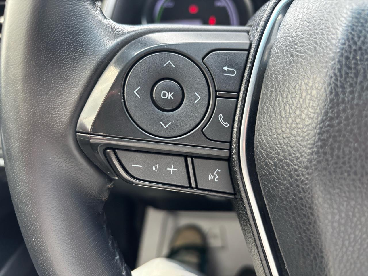 2018 Toyota Camry Hybrid SE Auto Photo