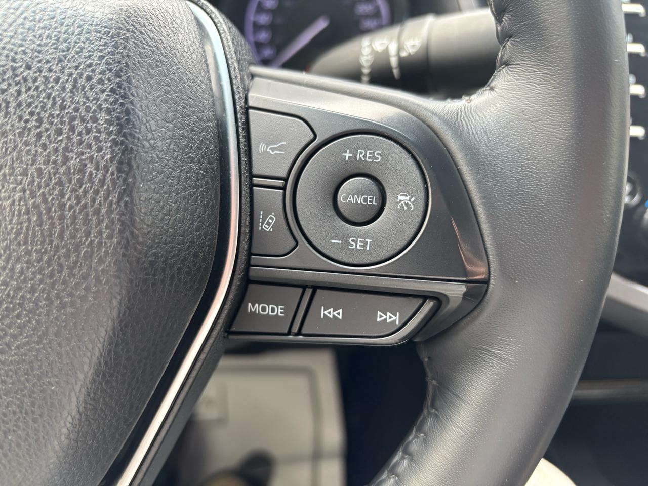 2018 Toyota Camry Hybrid SE Auto Photo