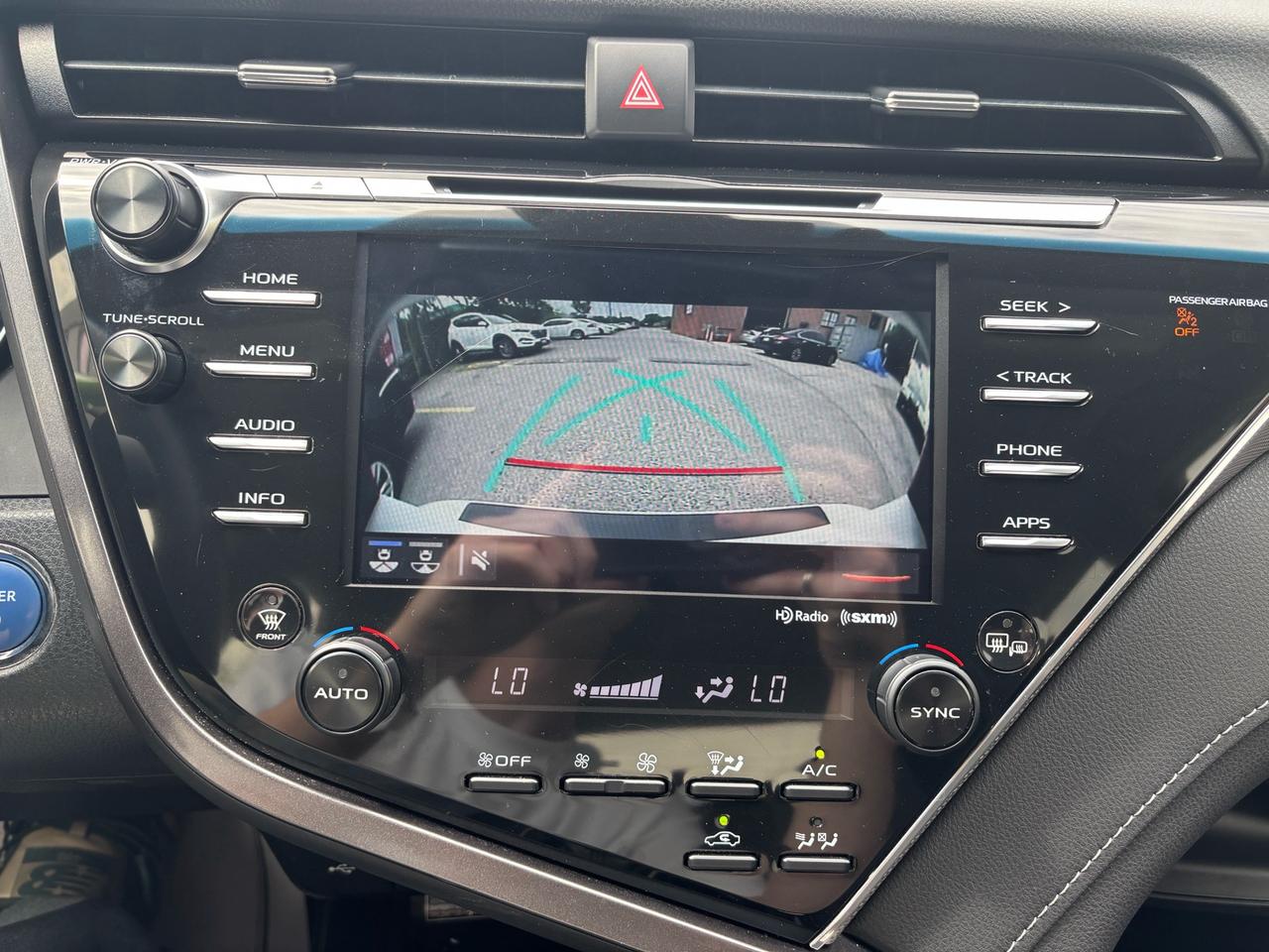 2018 Toyota Camry Hybrid SE Auto Photo