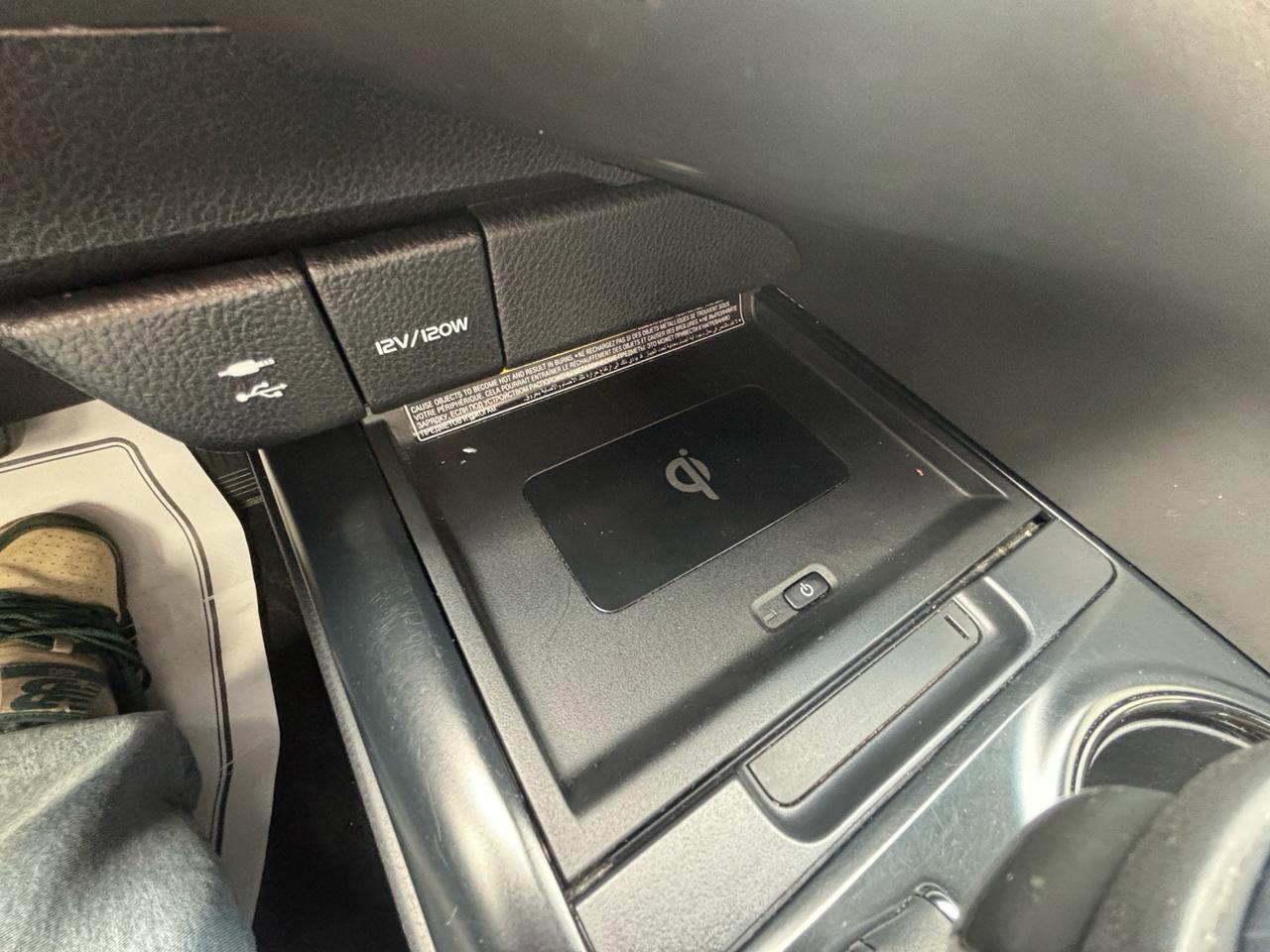 2018 Toyota Camry Hybrid SE Auto Photo