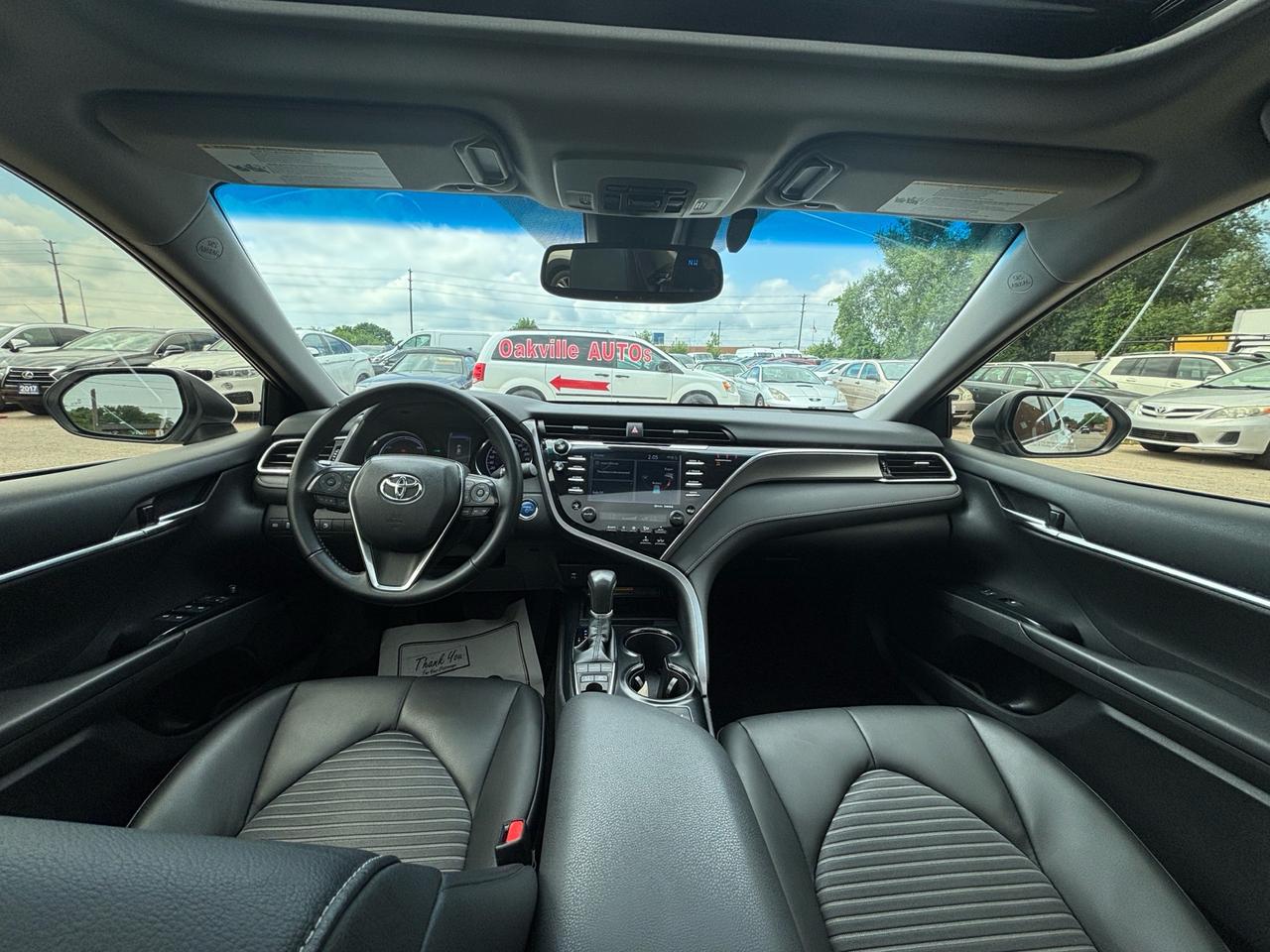 2018 Toyota Camry Hybrid SE Auto Photo