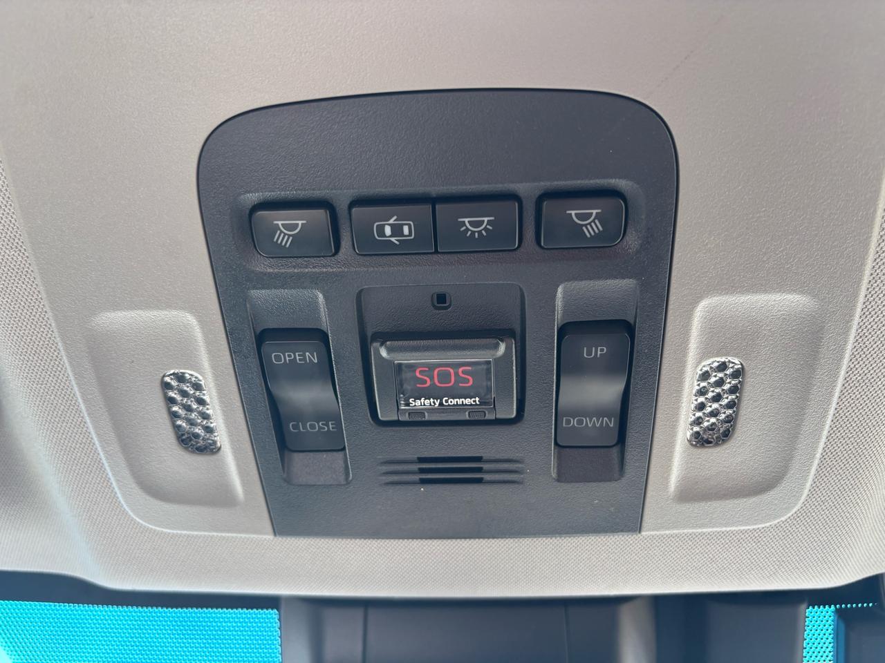 2018 Toyota Camry Hybrid SE Auto Photo