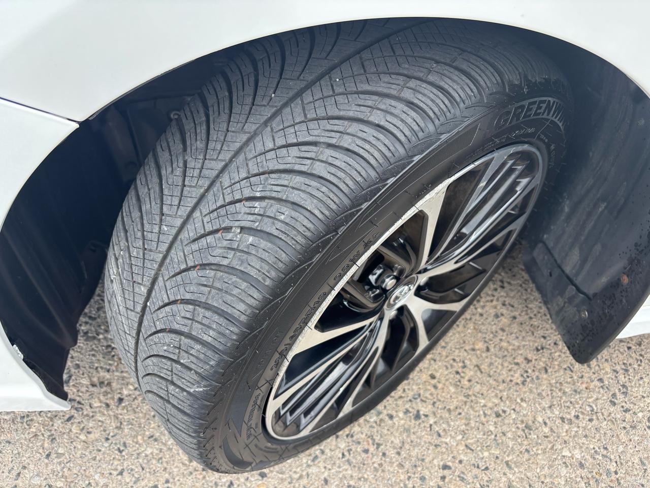 2018 Toyota Camry Hybrid SE Auto Photo