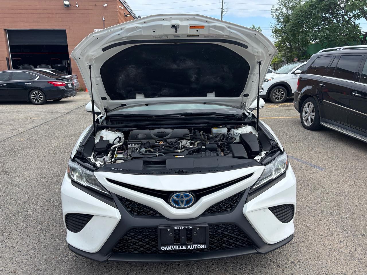 2018 Toyota Camry Hybrid SE Auto Photo