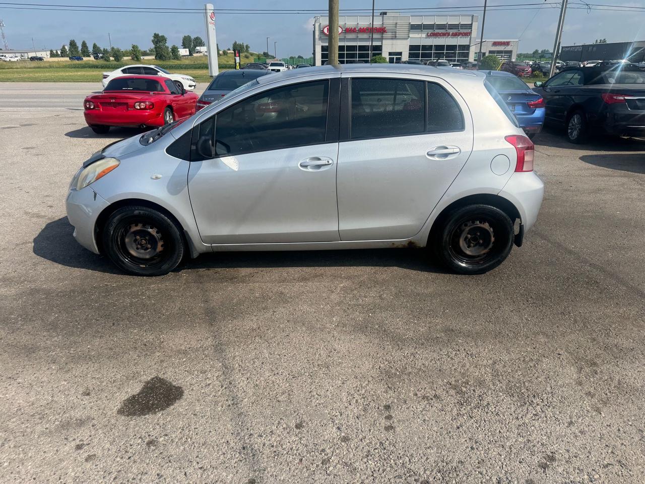 2007 Toyota Yaris LE - Photo #2