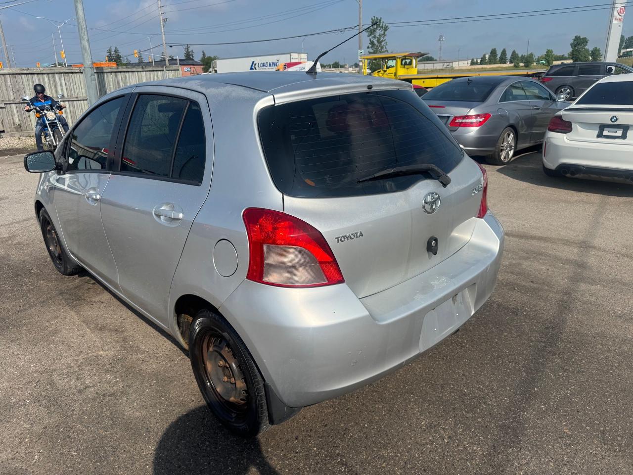 2007 Toyota Yaris LE - Photo #3